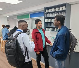 Students in the kitchen at IH Cape Town